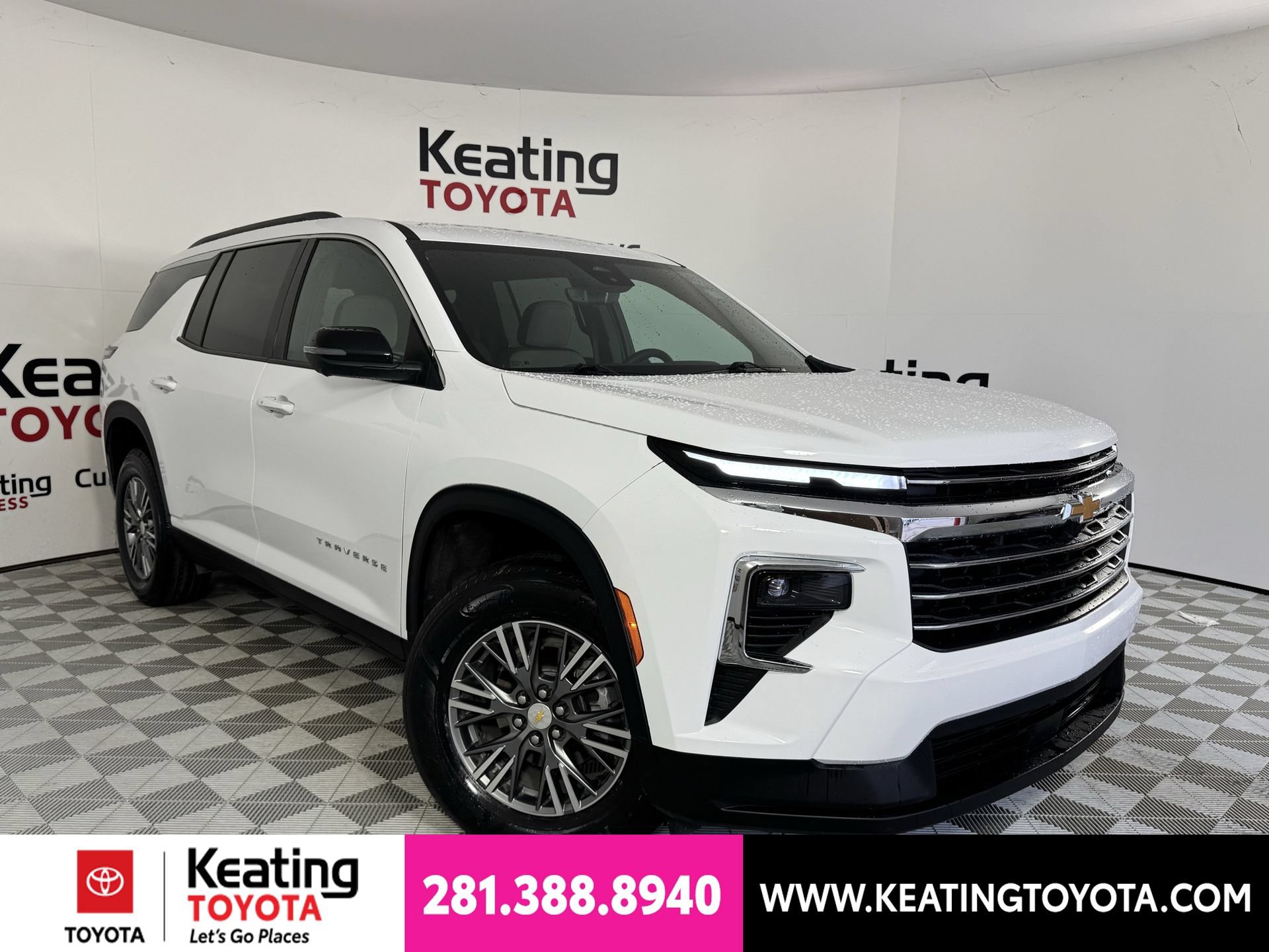 Used 2026 Chevrolet Traverse LT w/ Driver Confidence Package FWD image 2