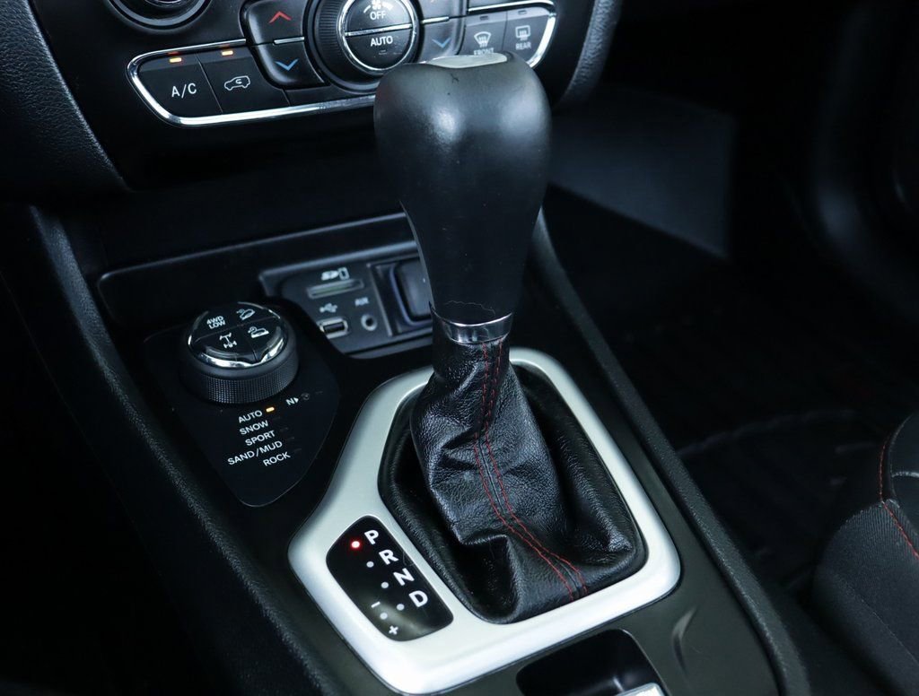 Used 2018 Jeep Cherokee Trailhawk w/ Comfort/Convenience Group image 24