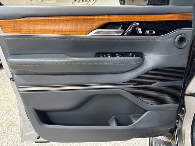 Used 2022 Jeep Grand Wagoneer Series II w/ Premium Group II image 24