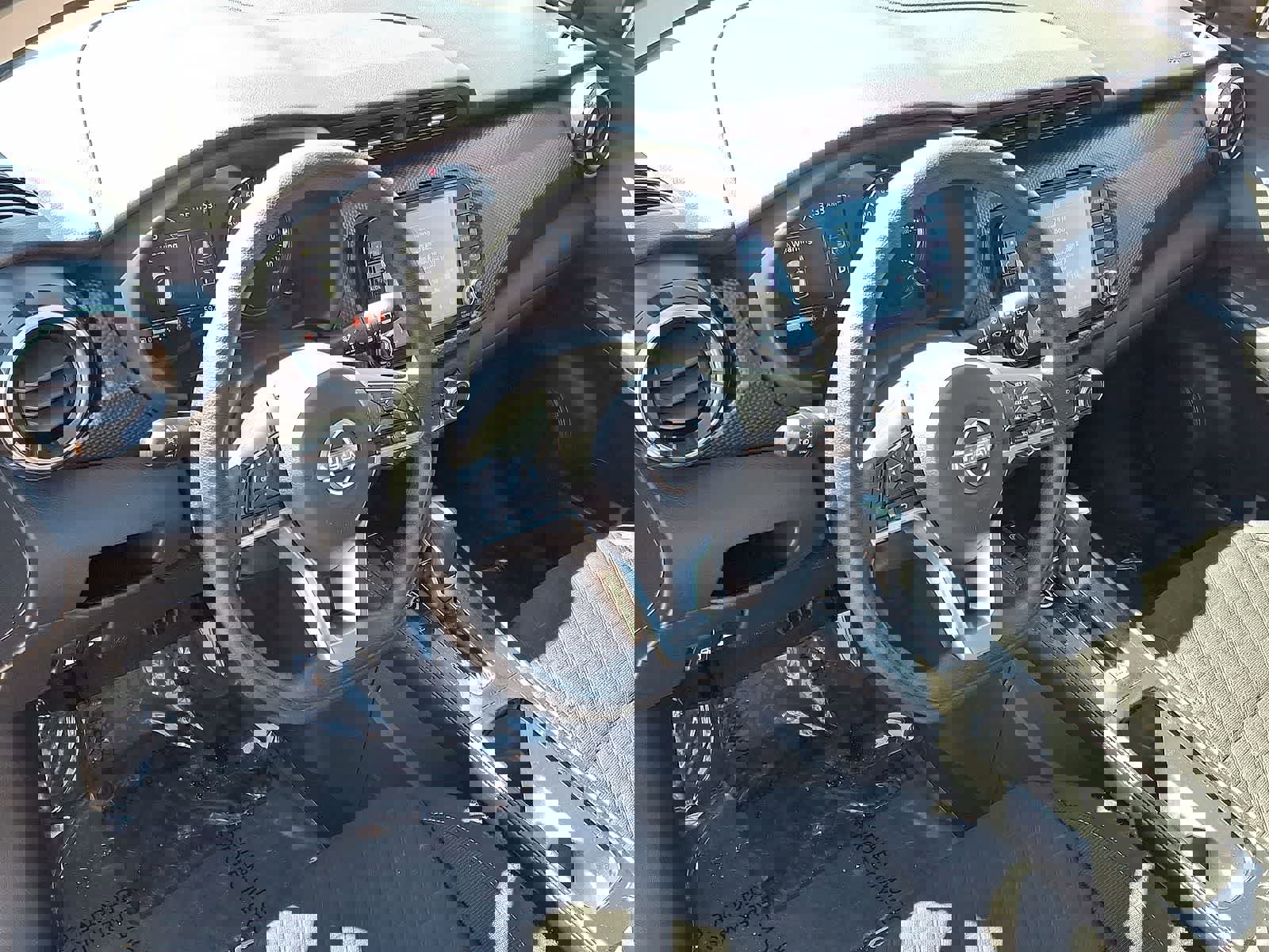 Used 2023 Nissan Kicks SV image 16