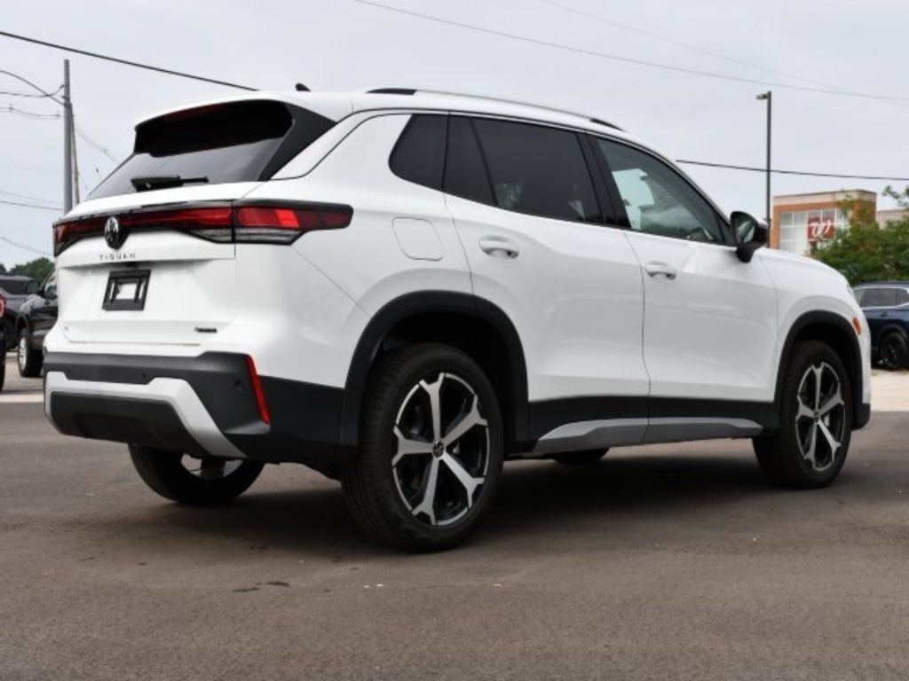 New 2025 Volkswagen Tiguan SE AWD/4WD image 7