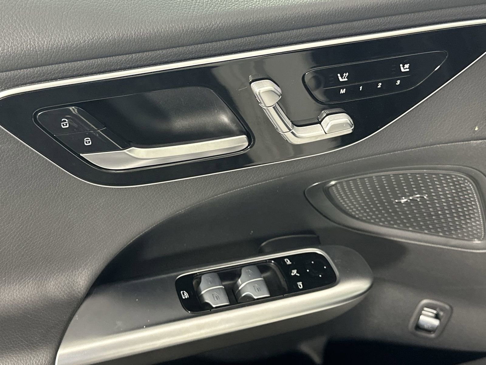 Used 2025 Mercedes-Benz C 300 Sedan image 13