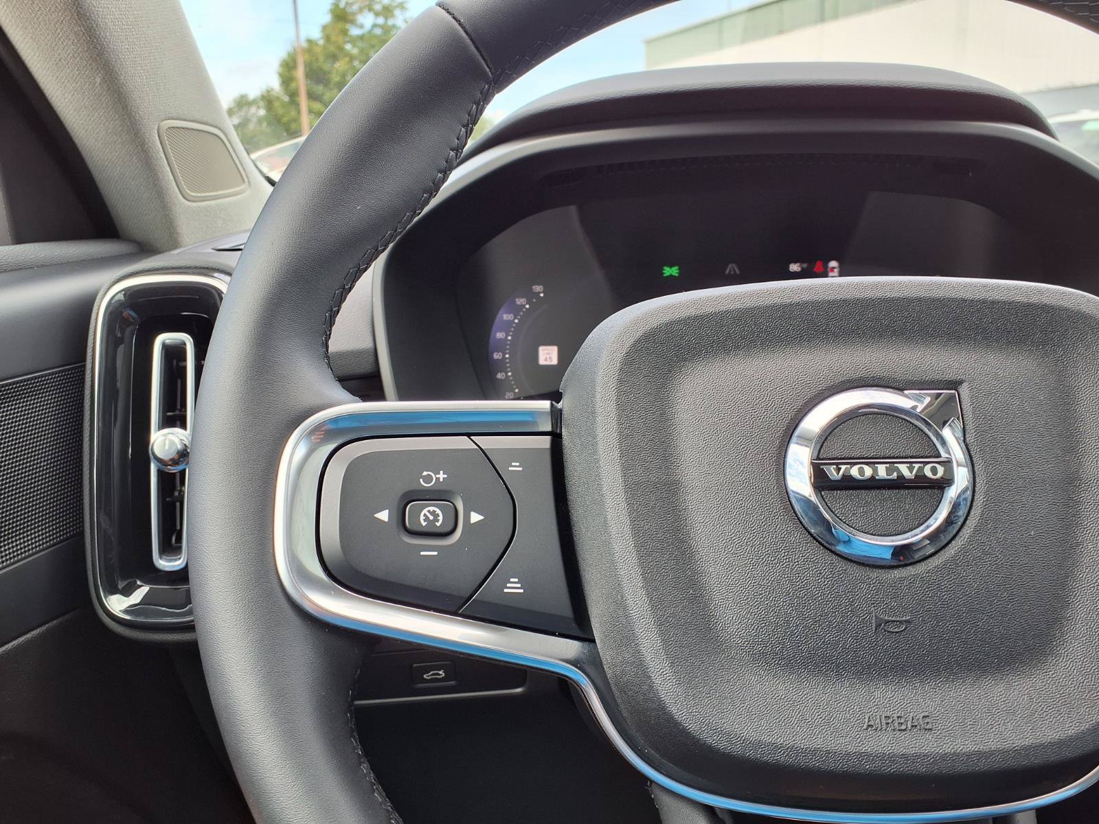 Certified 2023 Volvo XC40 B5 Plus w/ Protection Package Premier AWD/4WD image 30