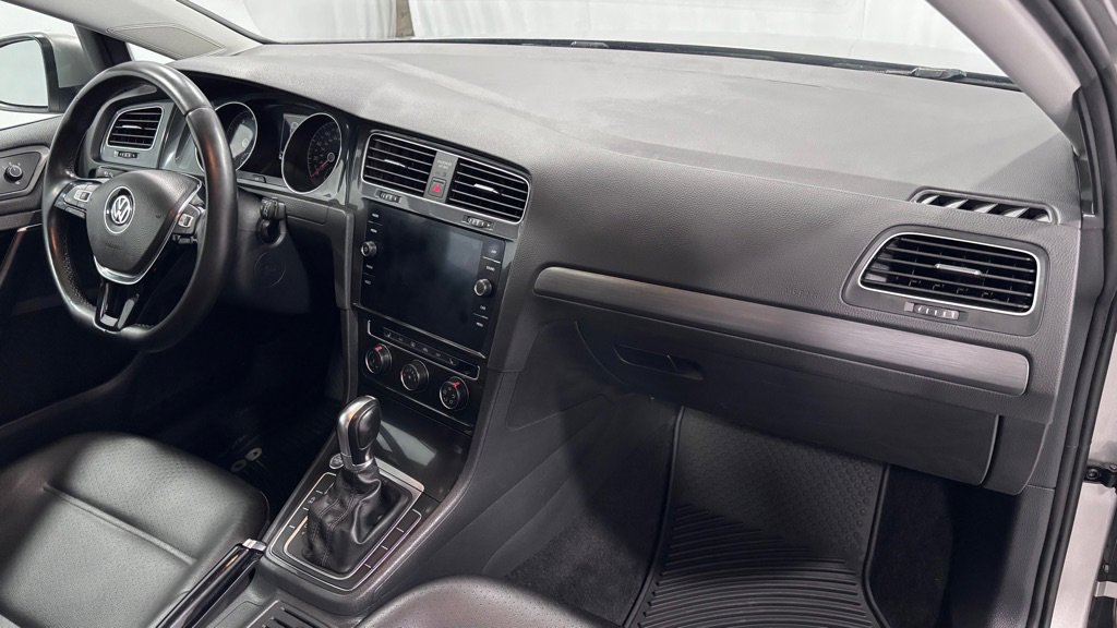 Used 2019 Volkswagen Golf SE w/ Driver Assistance Package FWD image 17