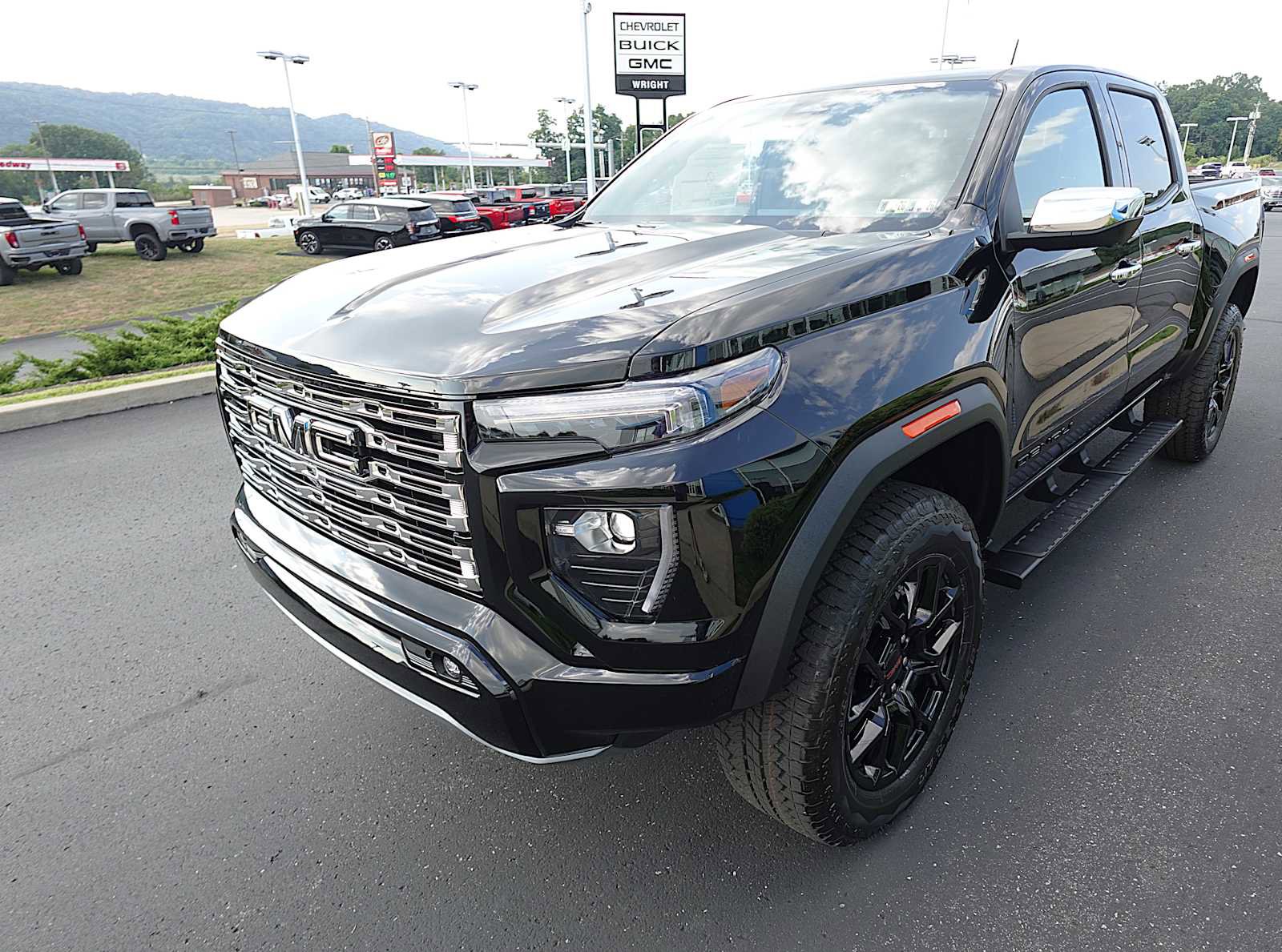 New 2026 GMC Canyon Denali w/ LPO, Denali Black Edition image 8