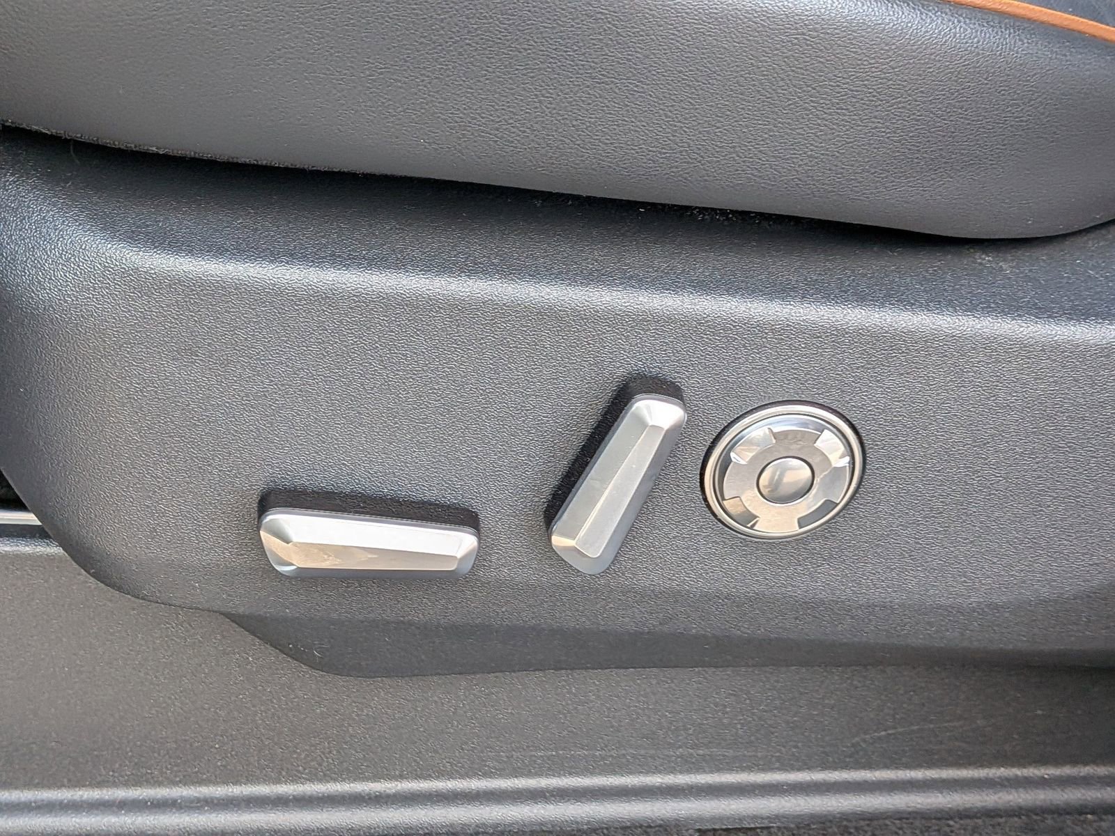 Certified 2025 Lincoln Navigator L Black Label image 24