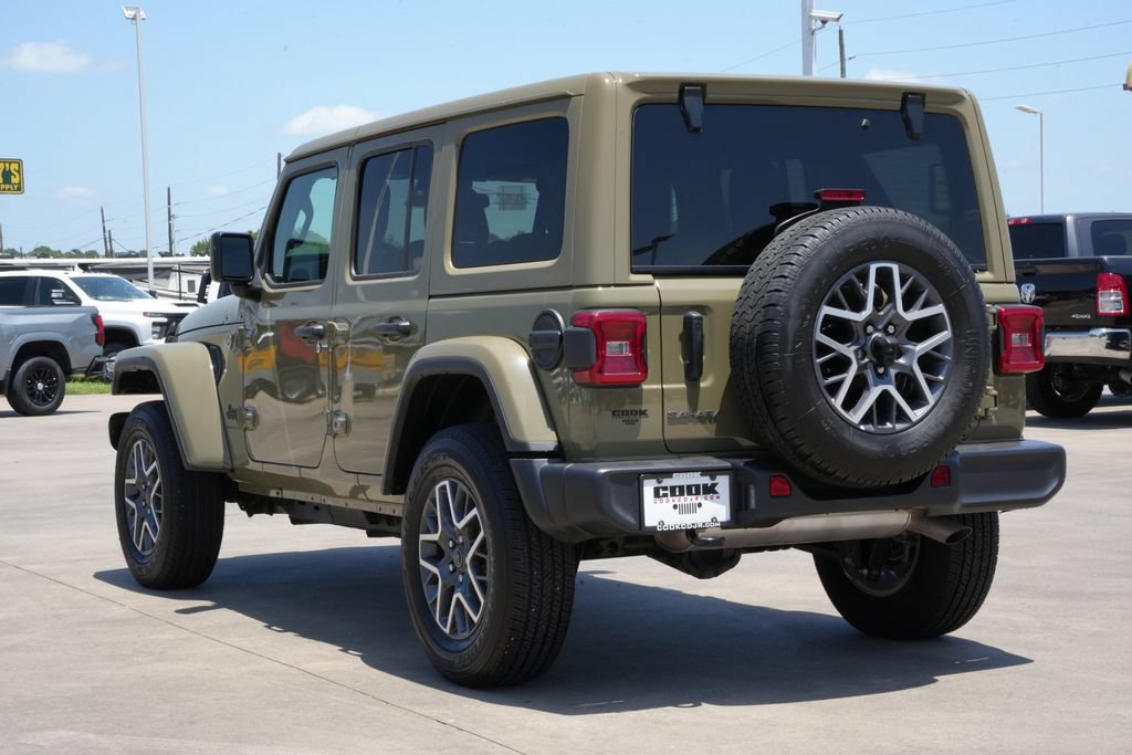 Used 2026 Jeep Wrangler Unlimited Sahara AWD/4WD image 3