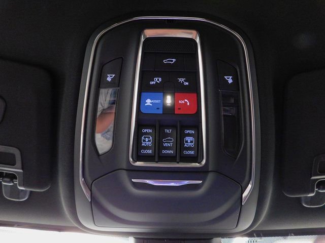 Used 2025 Jeep Grand Cherokee Limited image 43