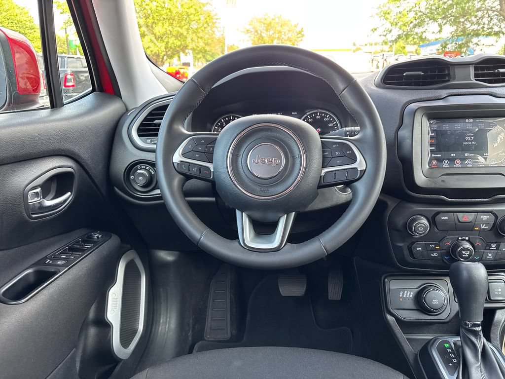 Used 2021 Jeep Renegade Latitude AWD/4WD image 18