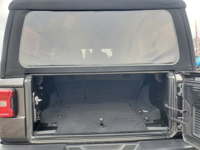 Used 2024 Jeep Wrangler Sahara image 9