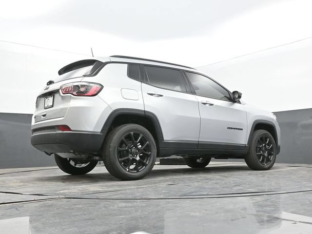 New 2025 Jeep Compass Latitude w/ Convenience Group AWD/4WD image 60