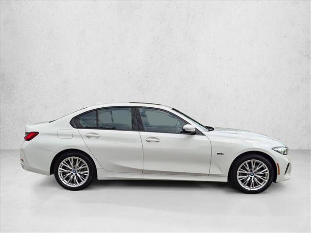 Used 2023 BMW 330e xDrive w/ Premium Package AWD/4WD image 4