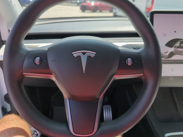 Used 2022 Tesla Model Y Performance image 11