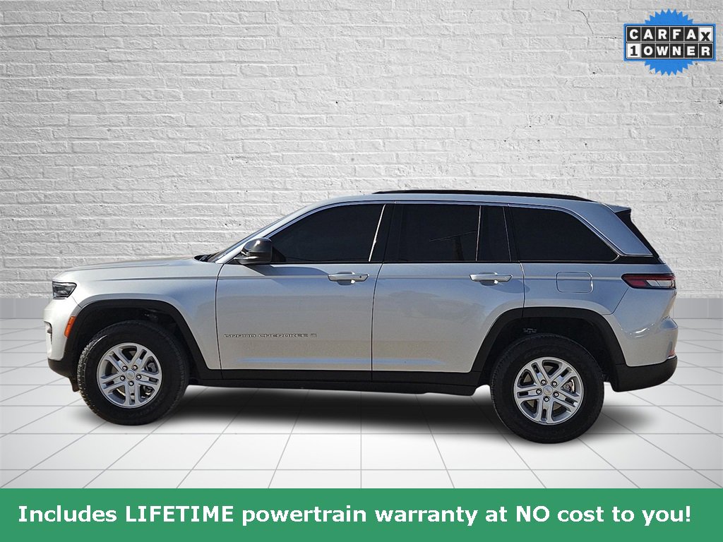 Used 2025 Jeep Grand Cherokee Laredo image 2