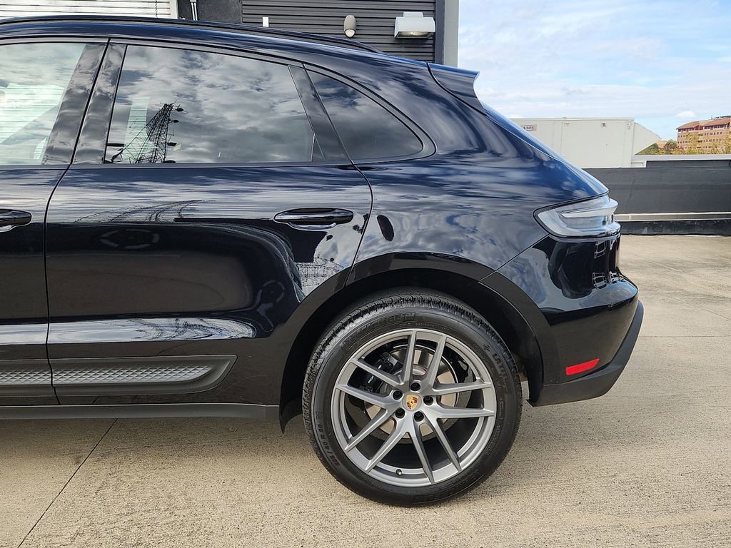 Certified 2025 Porsche Macan image 7