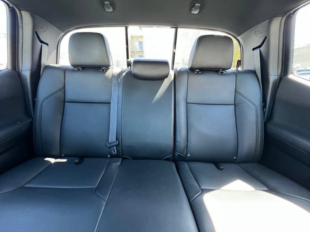 Certified 2018 Toyota Tacoma TRD Off-Road AWD/4WD image 15