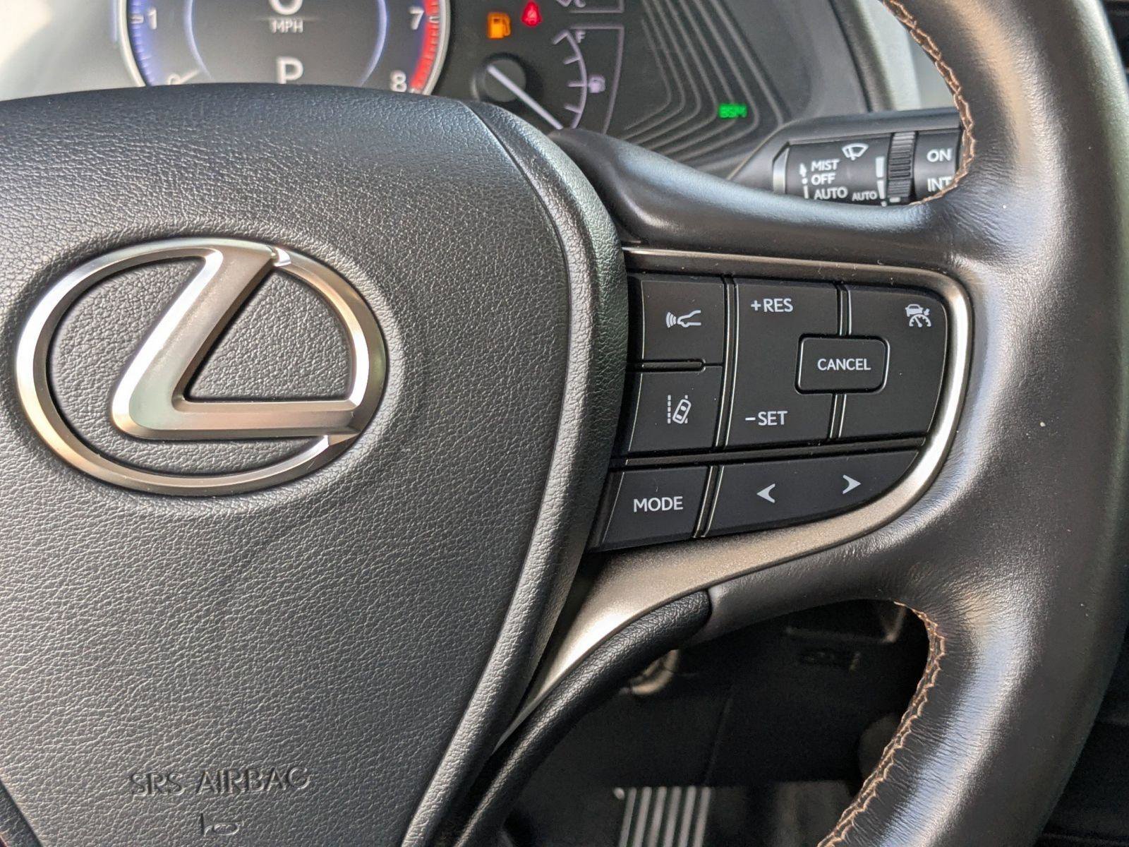 Used 2020 Lexus UX 250h w/ Premium Package image 12