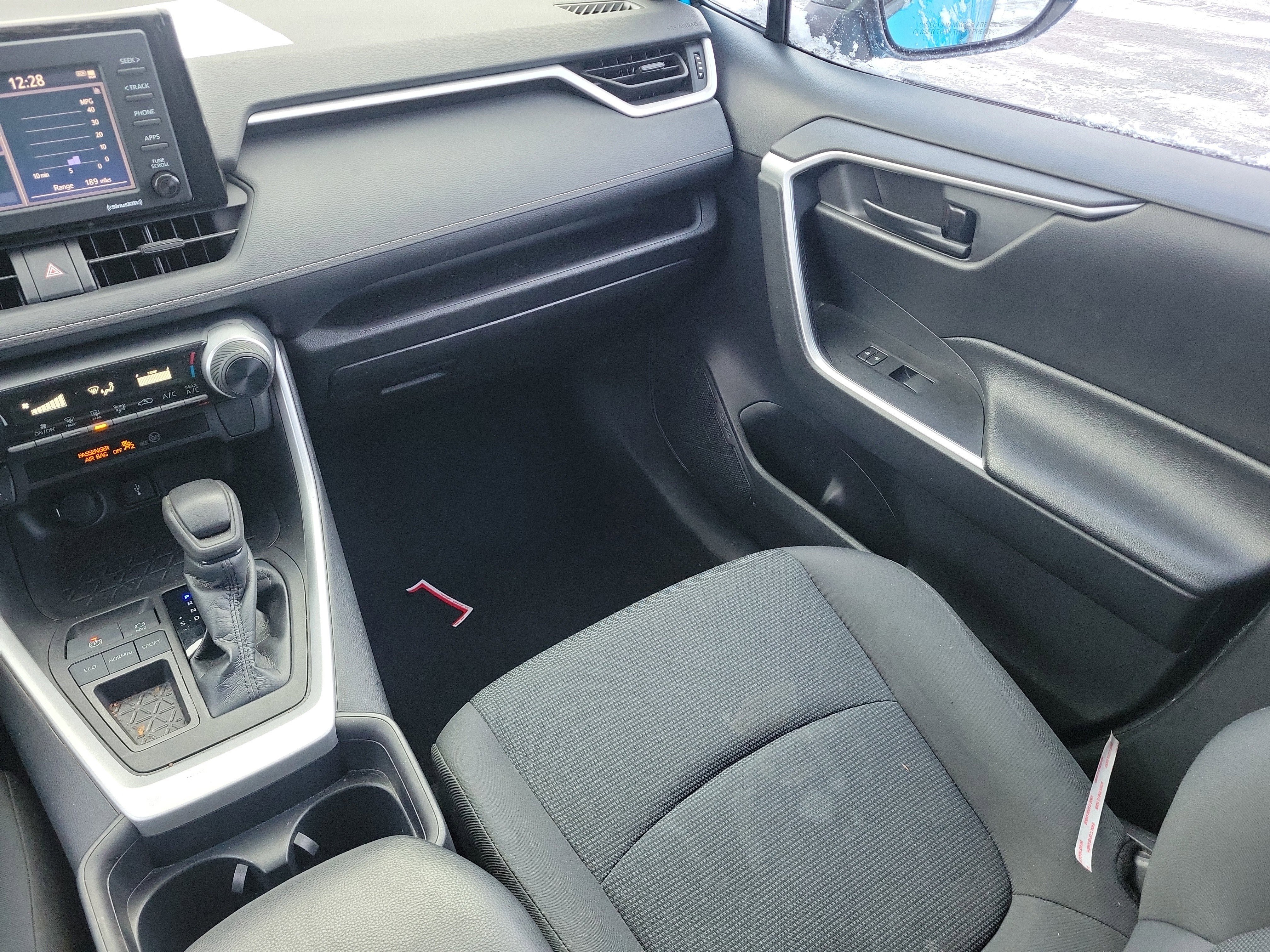 Used 2020 Toyota RAV4 LE image 12