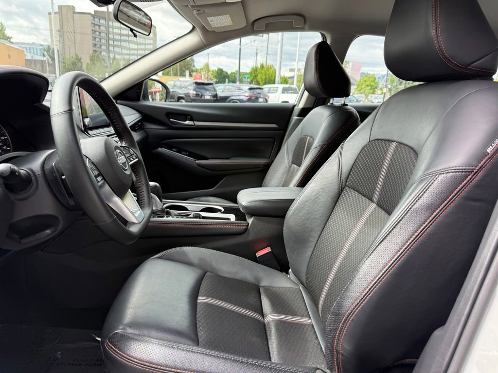 Used 2025 Nissan Altima 2.5 SR FWD image 13