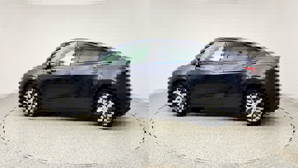 Used 2024 Tesla Model Y Long Range image 8