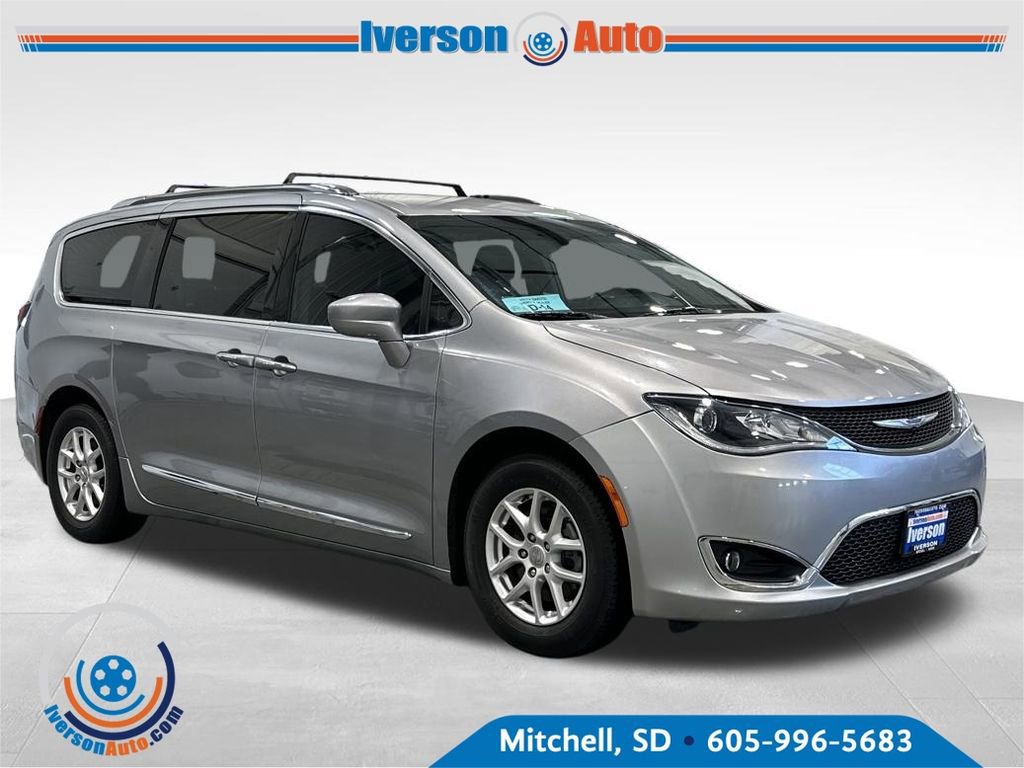 Used 2020 Chrysler Pacifica Touring-L FWD image 1