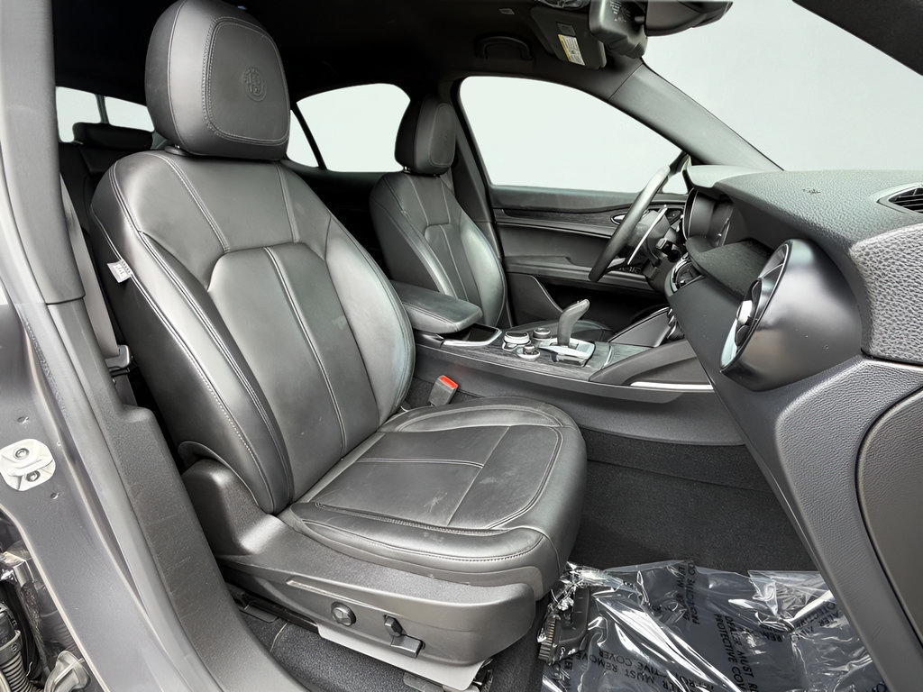Used 2022 Alfa Romeo Stelvio Sprint RWD image 34