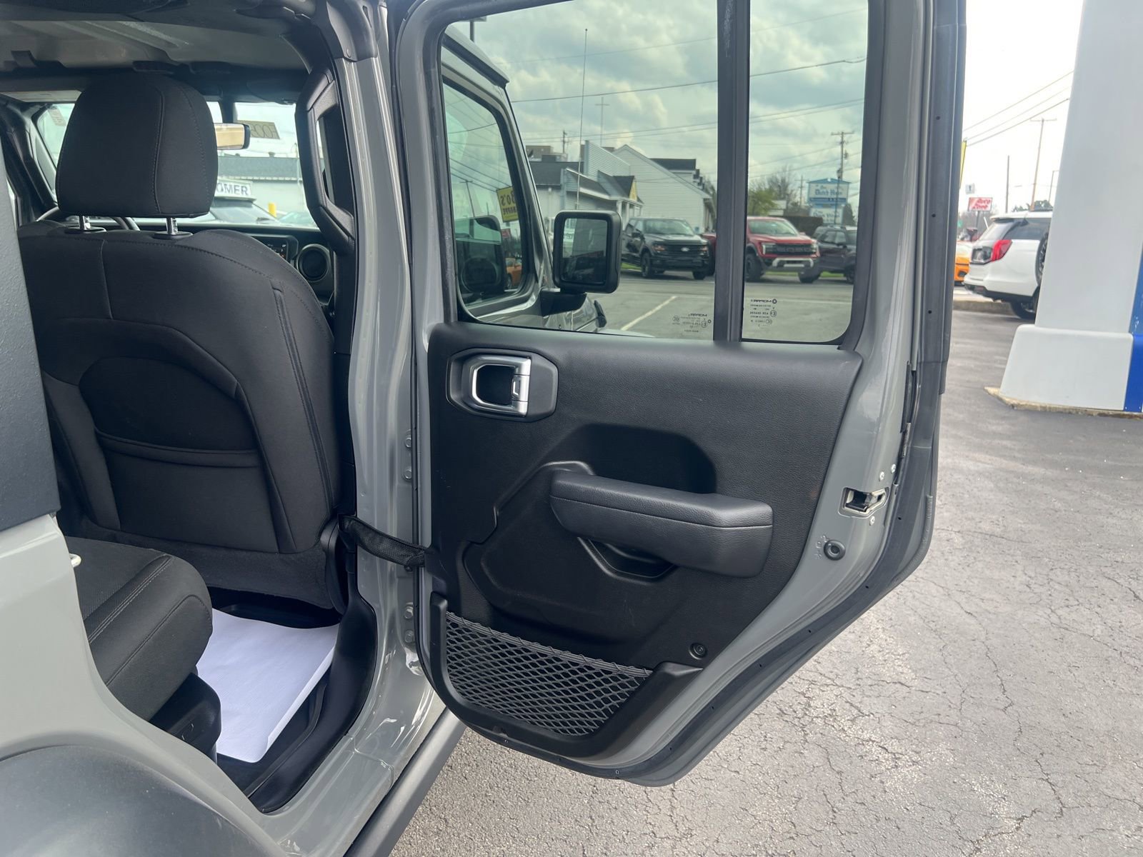 Used 2023 Jeep Wrangler Unlimited w/ Cold Weather Group AWD/4WD image 33
