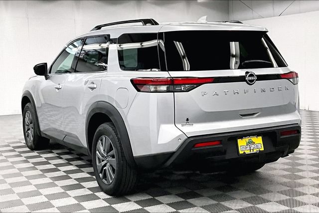 Used 2025 Nissan Pathfinder SV FWD image 2
