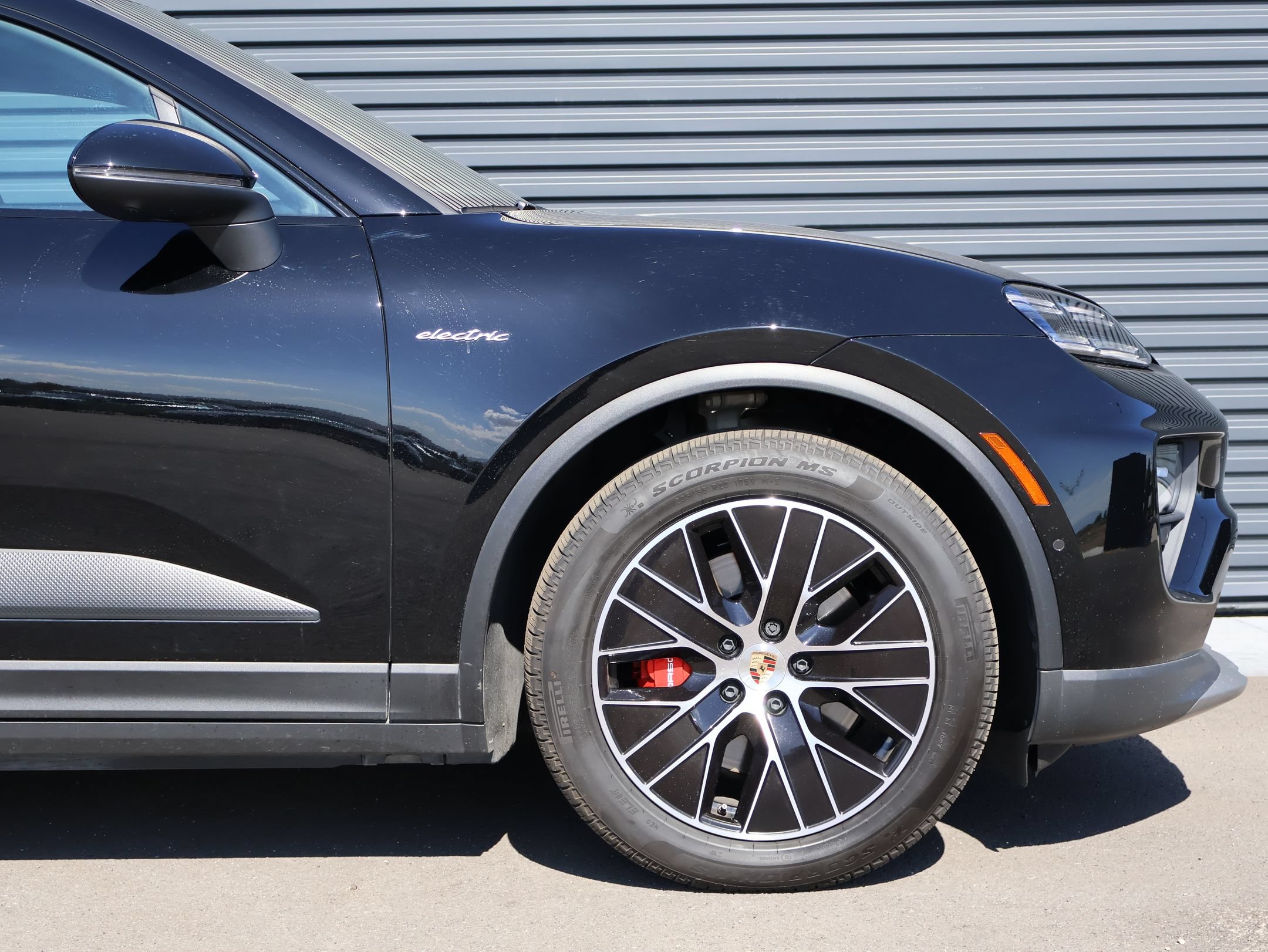 Certified 2025 Porsche Macan 4S Electric AWD/4WD image 12