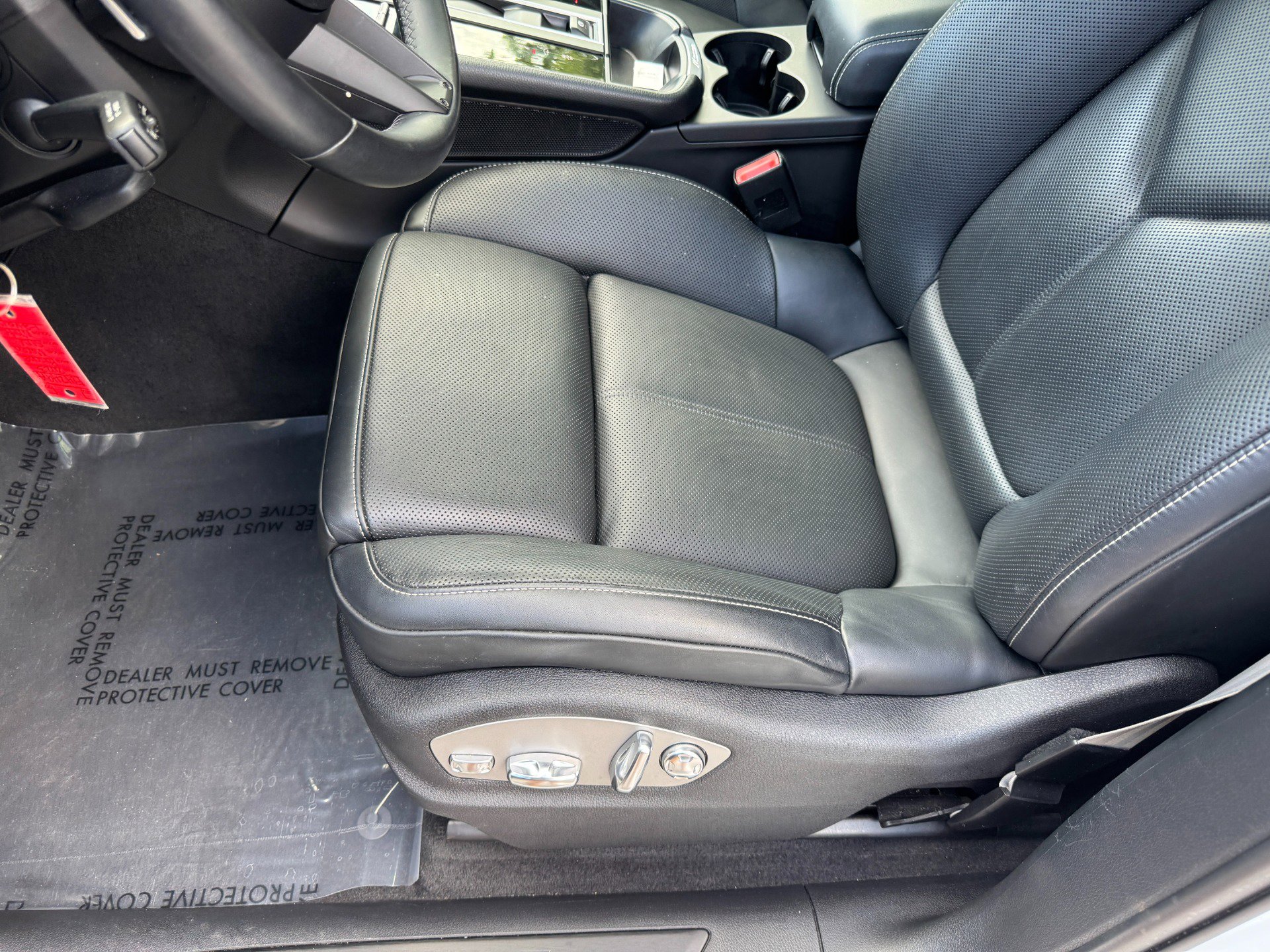 Used 2023 Porsche Macan image 25