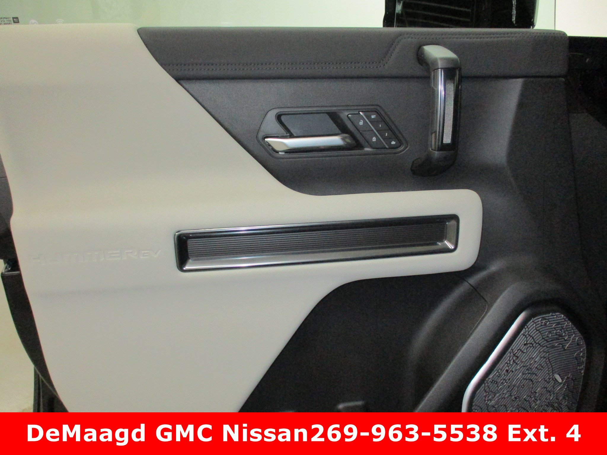 New 2026 GMC Hummer EV 4x4 Crew Cab w/ LPO, Dark Essentials Package image 14