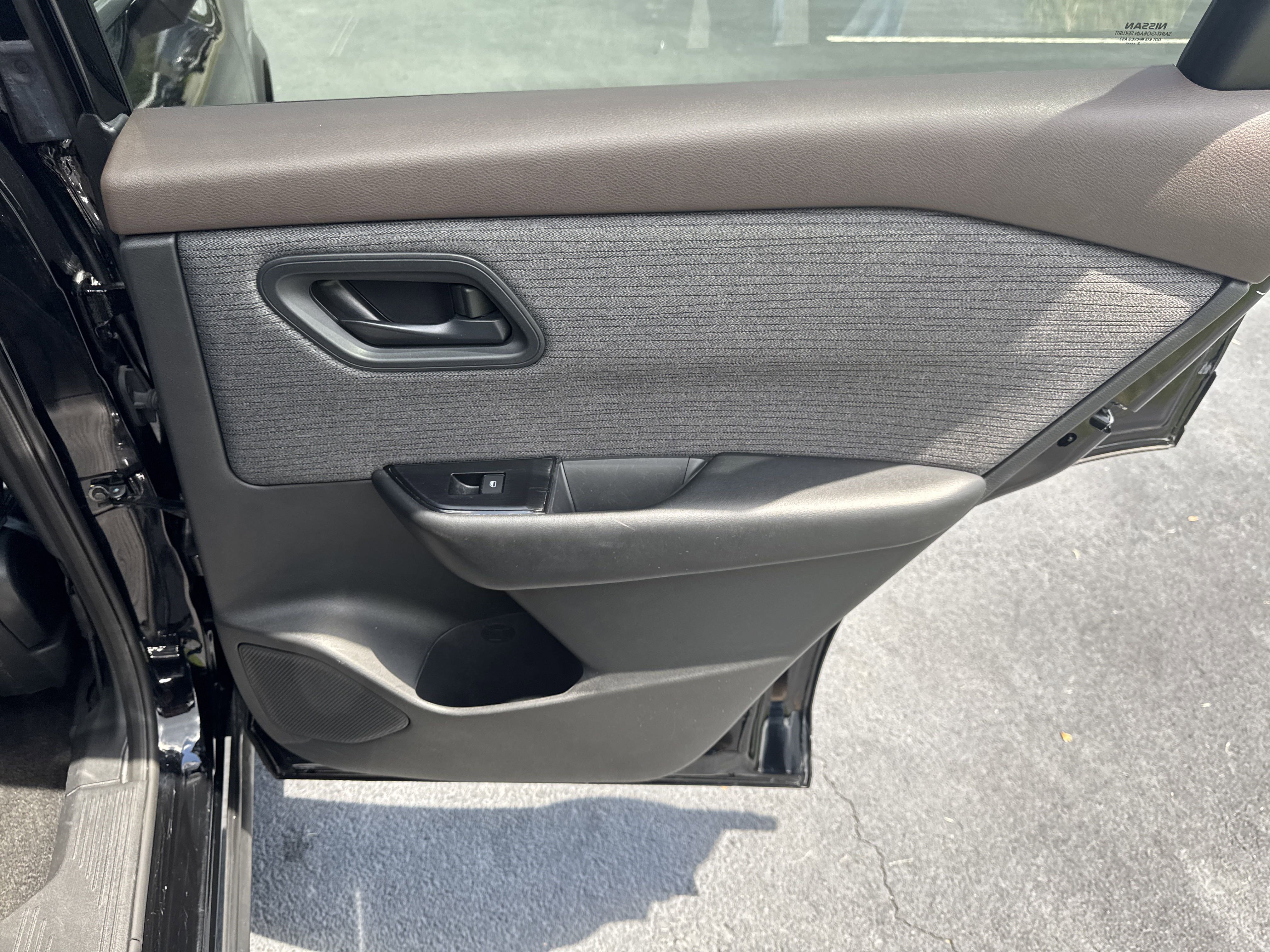 Used 2023 Nissan Rogue S image 30