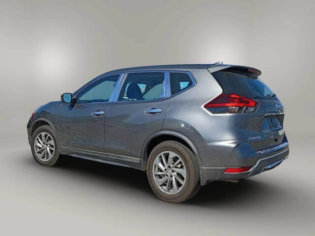 Used 2018 Nissan Rogue S FWD image 28