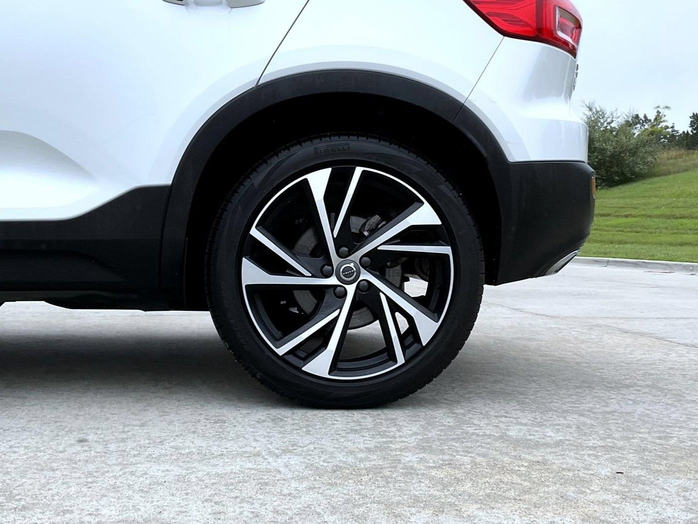 Used 2020 Volvo XC40 T5 R-Design AWD/4WD image 23
