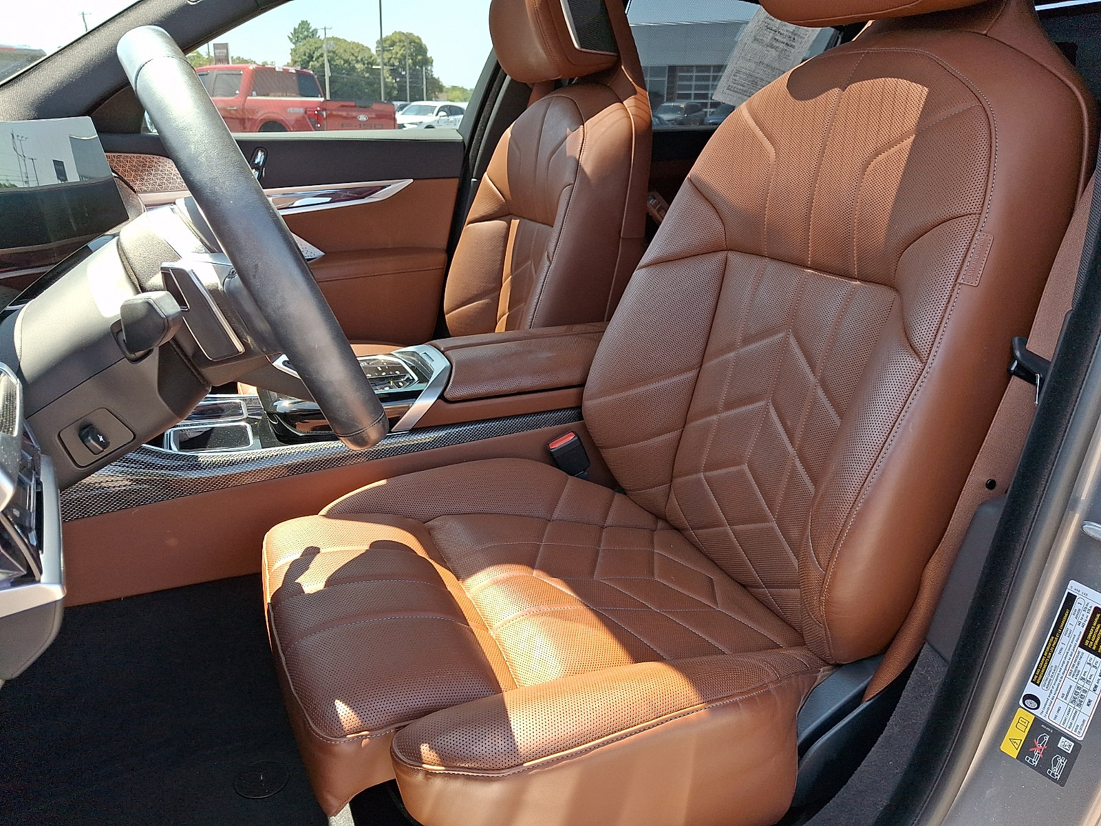 Used 2024 BMW i7 xDrive60 AWD/4WD image 13