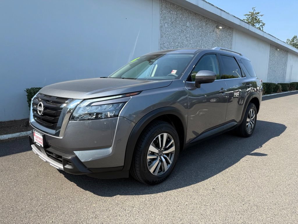 Certified 2025 Nissan Pathfinder SL AWD/4WD image 1