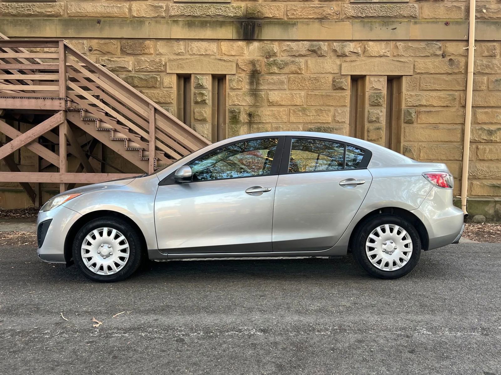 Used 2011 MAZDA MAZDA3 i Sport image 7