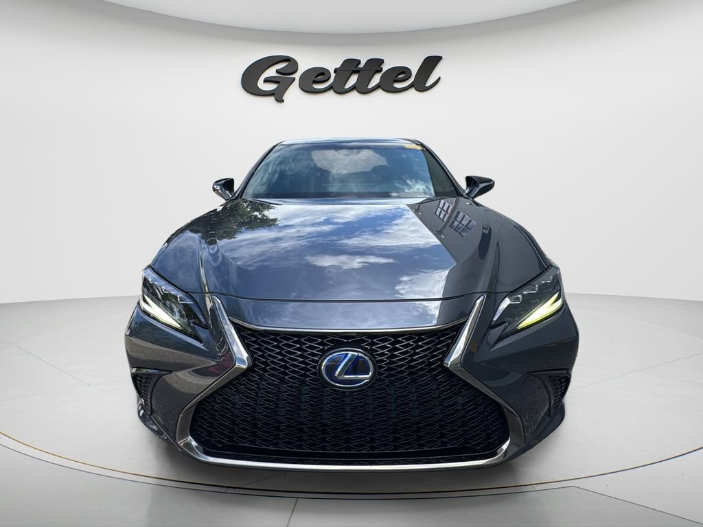 Used 2022 Lexus ES 300h F Sport w/ Accessory Package 2 FWD image 2