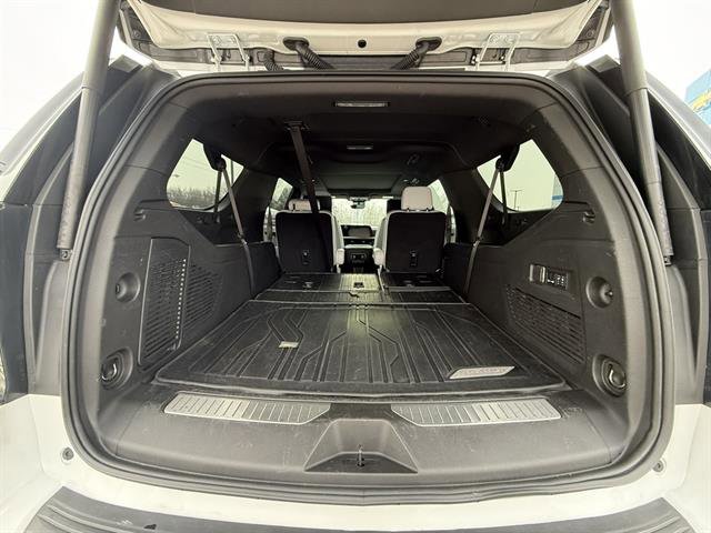 Used 2025 Chevrolet Suburban Premier image 28