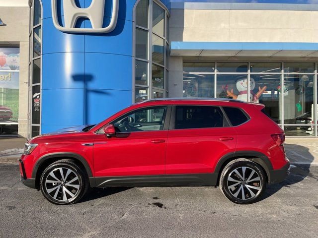 Used 2022 Volkswagen Taos SE image 2