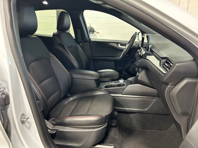 Used 2025 Ford Escape ST-Line Select AWD/4WD image 12