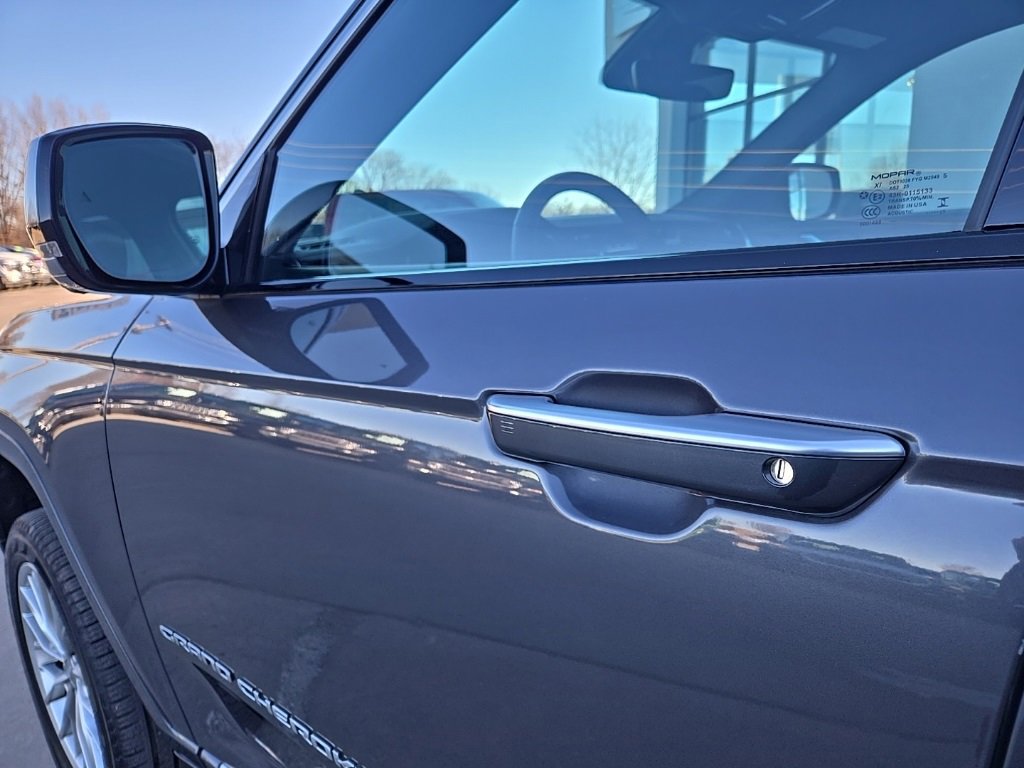 Used 2025 Jeep Grand Cherokee Summit image 26