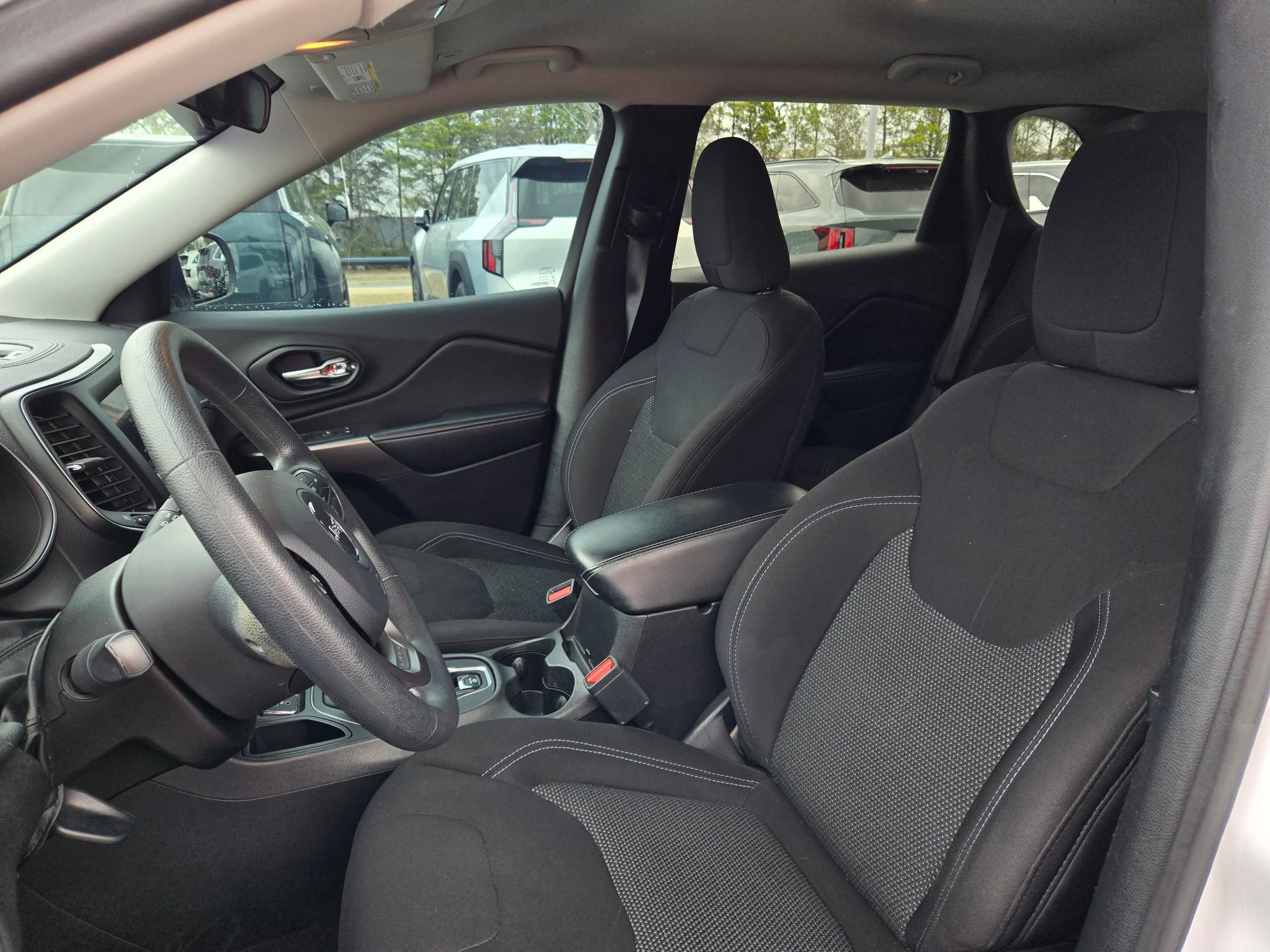 Used 2019 Jeep Cherokee Latitude w/ Popular Appearance Group image 22