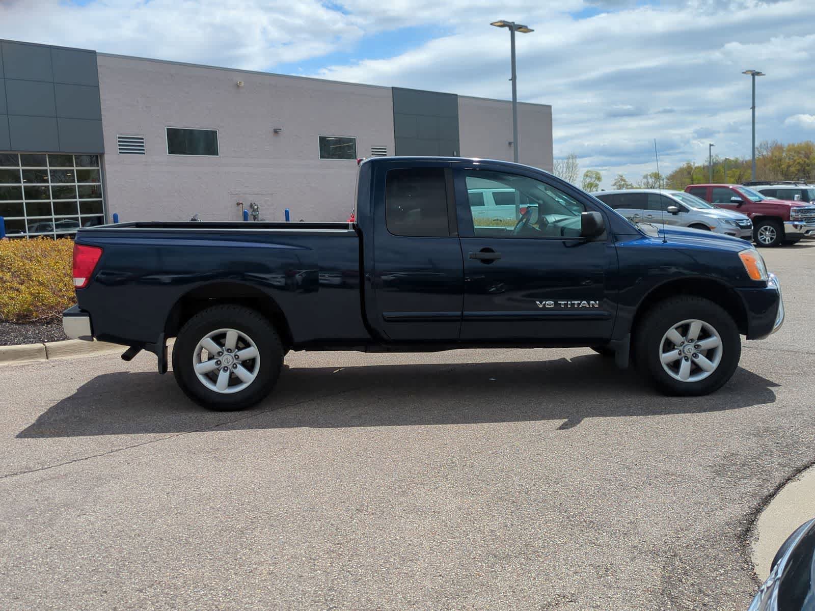 Used 2011 Nissan Titan SV w/ SV Value Truck Pkg AWD/4WD image 9