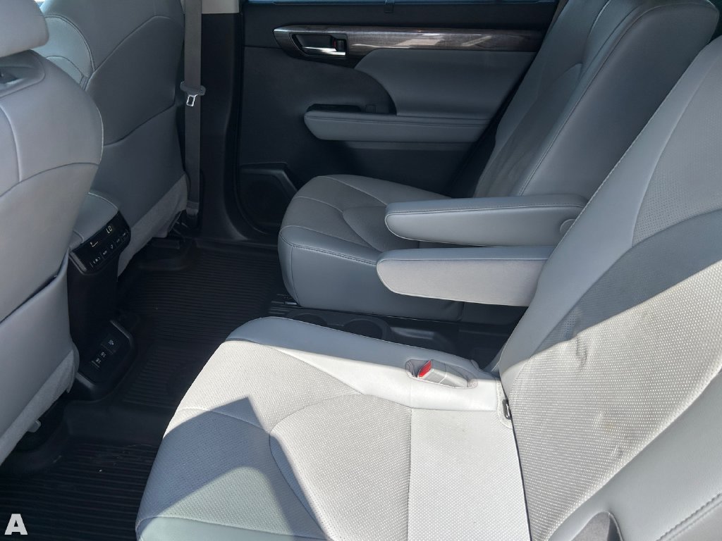 Used 2021 Toyota Highlander Limited AWD/4WD image 17
