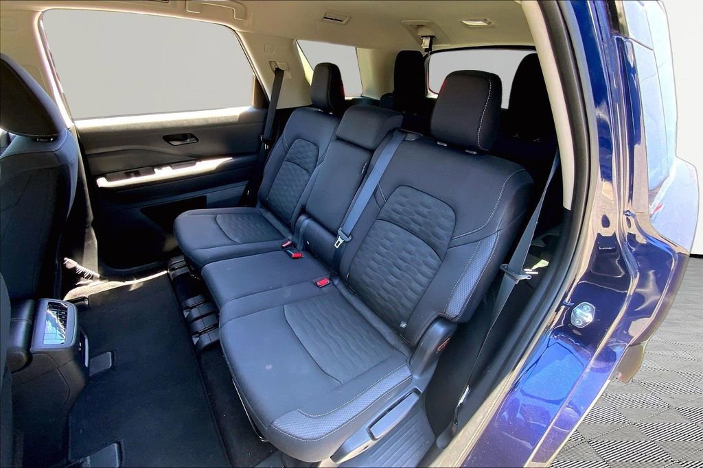 Used 2025 Nissan Pathfinder SV AWD/4WD image 16