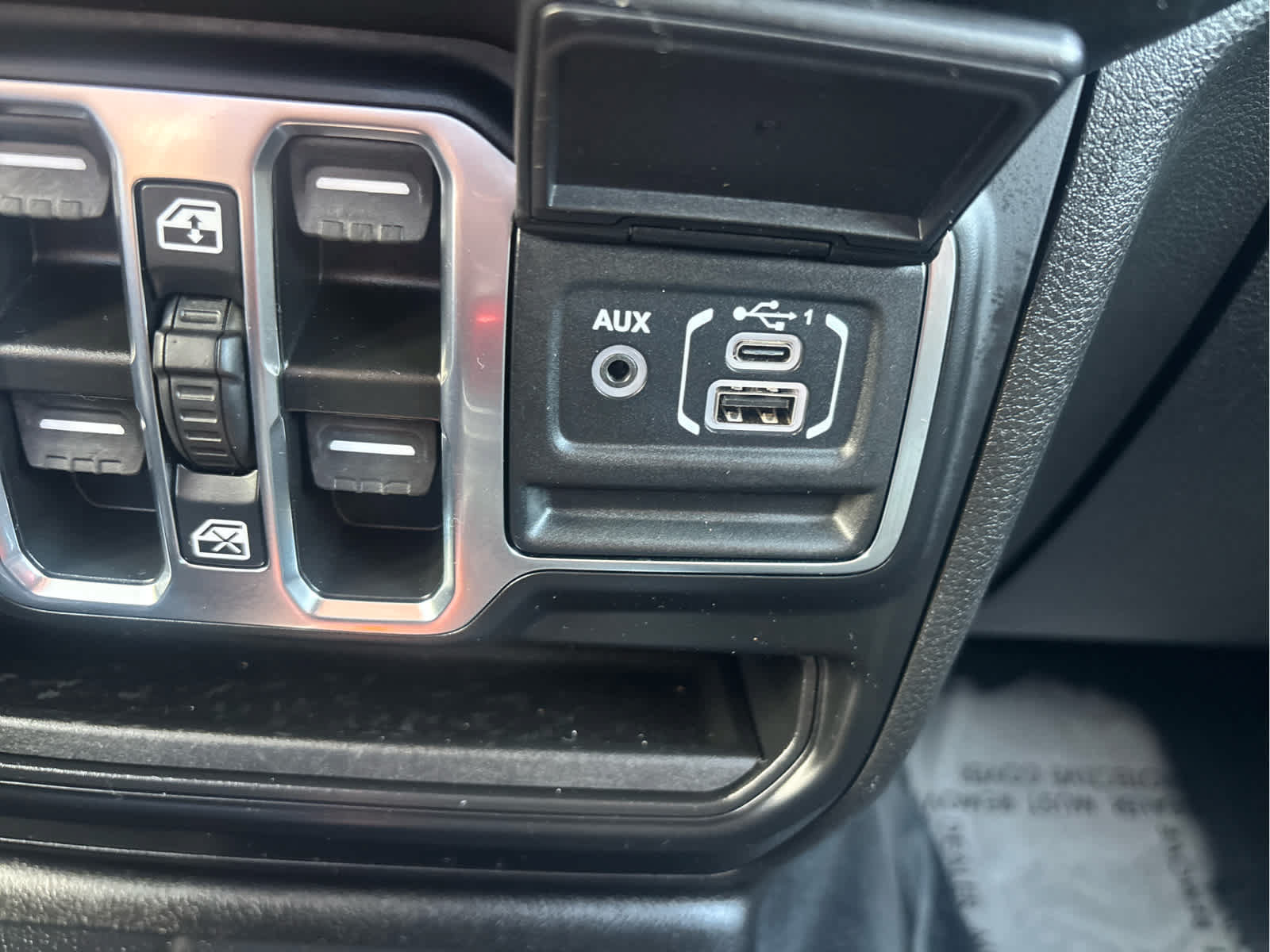 Used 2024 Jeep Wrangler Unlimited w/ Convenience Group AWD/4WD image 24