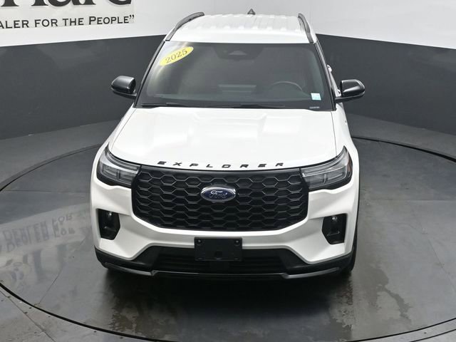 Used 2025 Ford Explorer ST-Line w/ ST-Line Street Pack AWD/4WD image 61