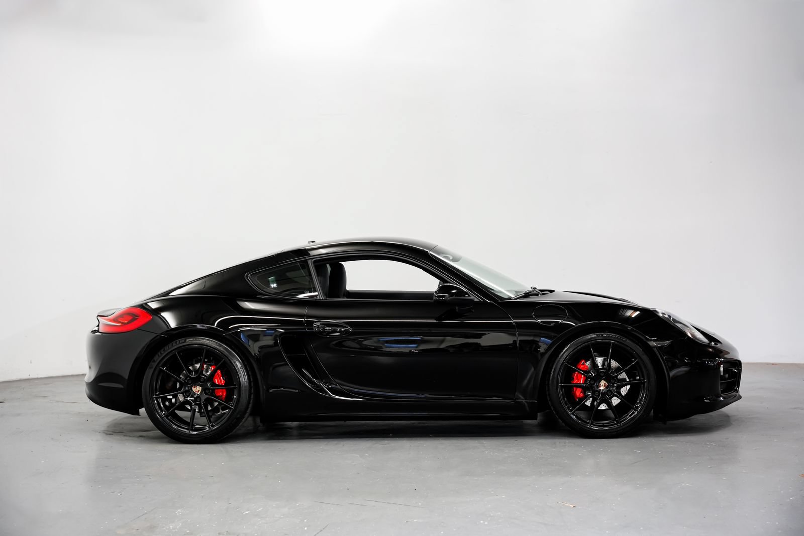 Used 2015 Porsche Cayman RWD image 2