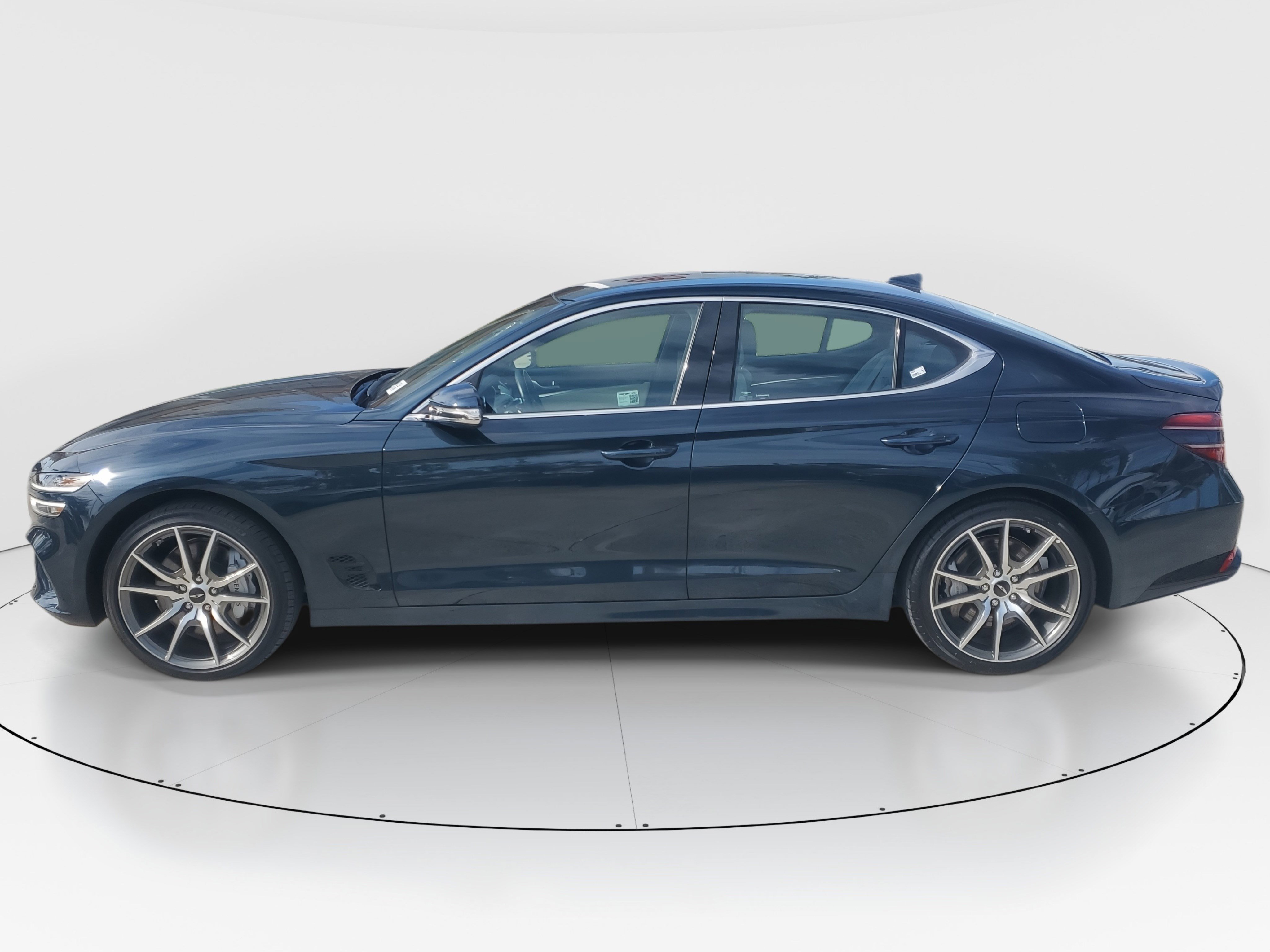 Used 2025 Genesis G70 2.5T image 6